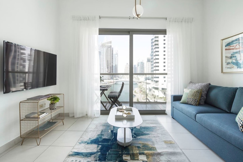 Elegantly Modern 1BR With Lovely Marina Views — 5-Star Luxury Hotel in Dubai, United Arab Emirates