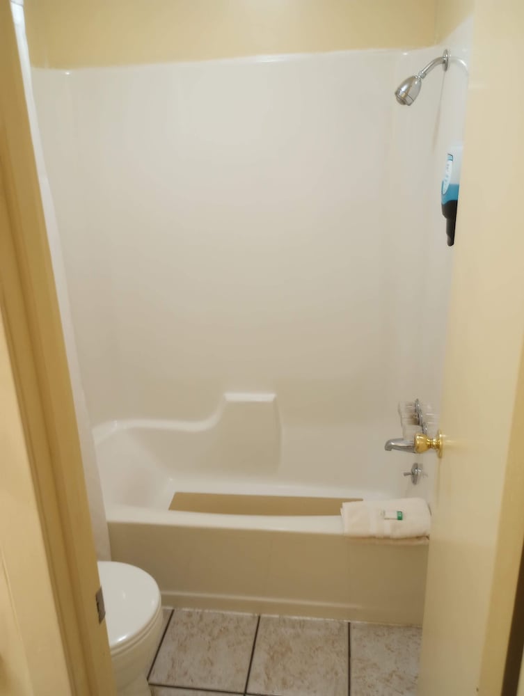 Yellow Diamond Inn - photo 26
