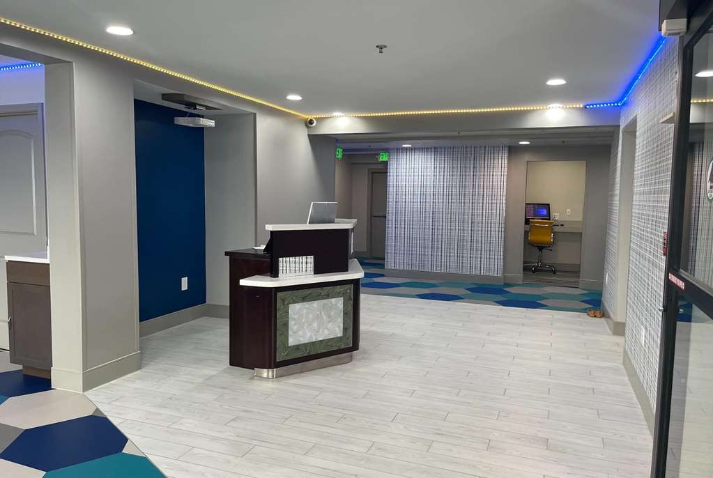 Microtel Inn & Suites By Wyndham Athens - photo 5