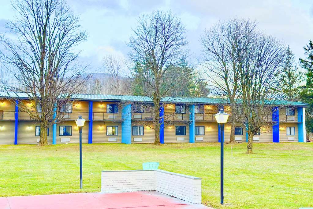 Days Inn by Wyndham Rutland Killington Area - photo 4