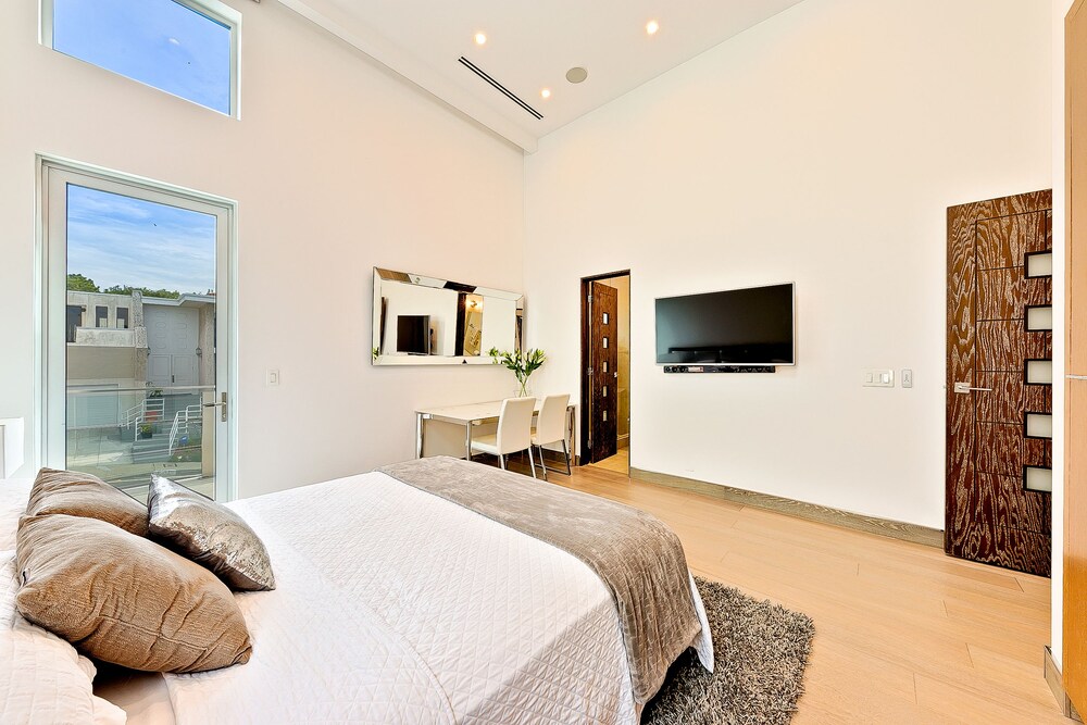 Hollywood Estate With Stunning Views - photo 13