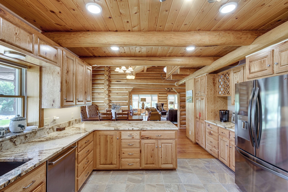 Remote Idaho Mountain Lodge w River Access — Challis — photo 4
