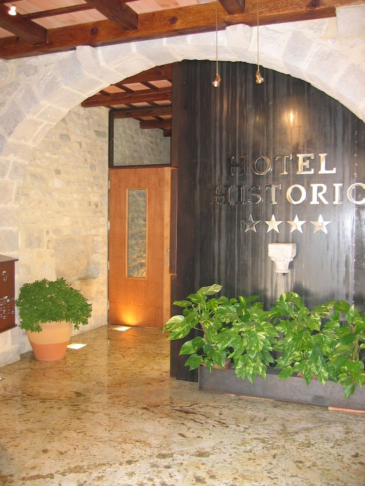 Apartments Historic — 4-Star Luxury Hotel in Girona, Spain