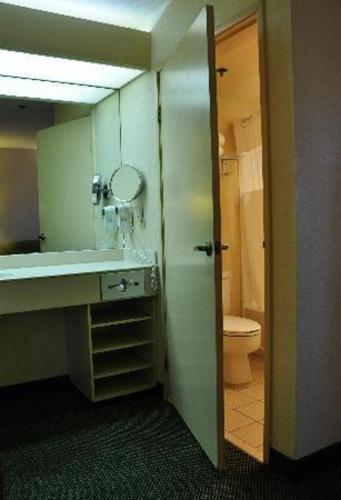 Hawthorn Suites by Wyndham Sacramento - photo 19