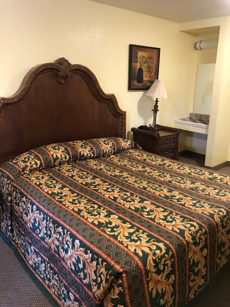 Hacienda Motel - photo 13