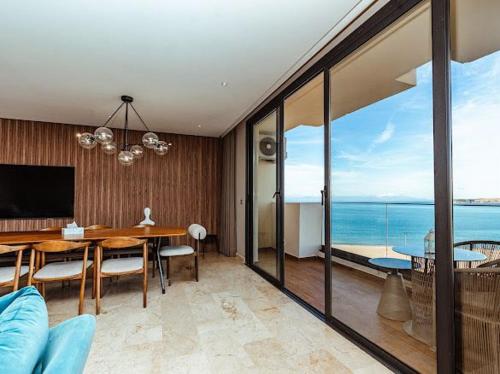 Élégance appart vue mer — 4-Star Luxury Hotel in Tangier, Morocco