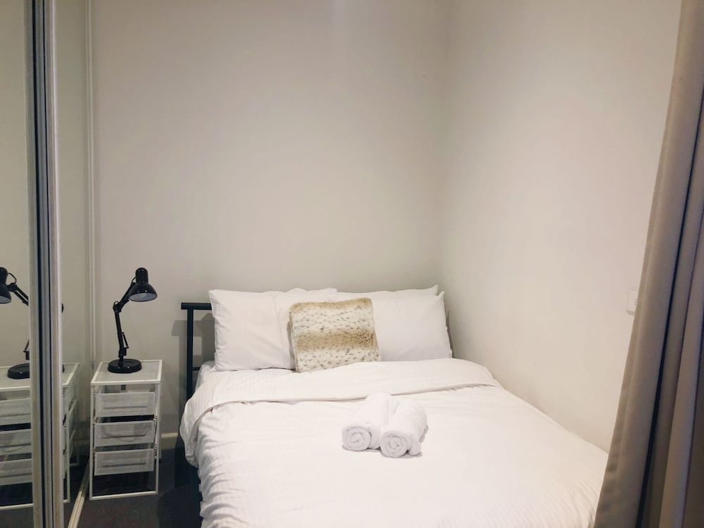 Roland 1Bdr Melbourne Apartment — 4-Star Luxury Hotel in Melbourne, Australia