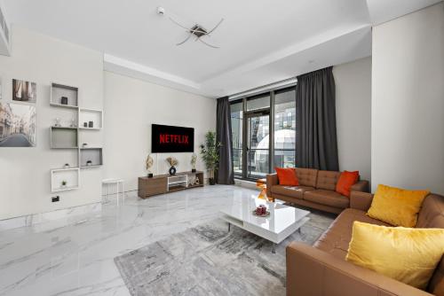Cozy 1BR with Canal View Pool & Gym Access — 4-Star Luxury Hotel in Dubai, United Arab Emirates