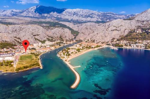 Apartment ROSE for 4 on TOP position — 4-Star Luxury Hotel in Omis, Croatia