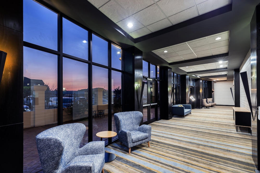 Holiday Inn Hotel & Suites Tulsa South by IHG - photo 40