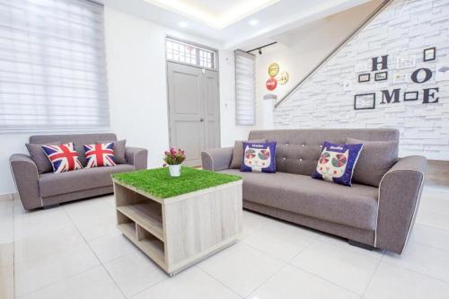 Bukit Indah 8 16 Pax 5Min to Aeon Mall in Johor Bahru, Malaysia