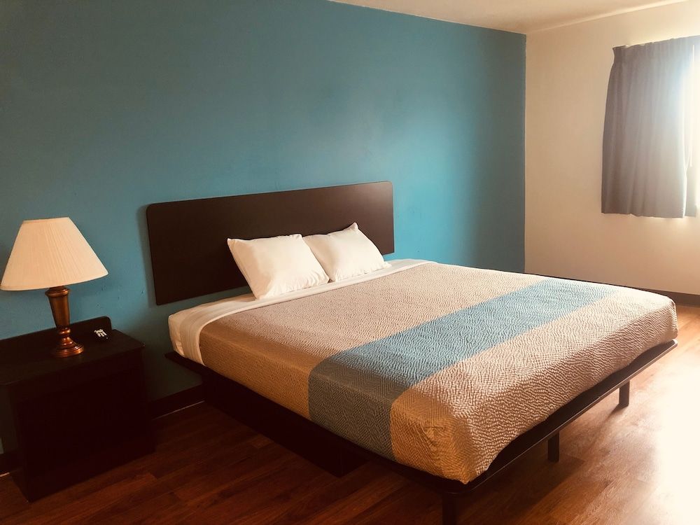 Troy Inn and Suites - photo 8