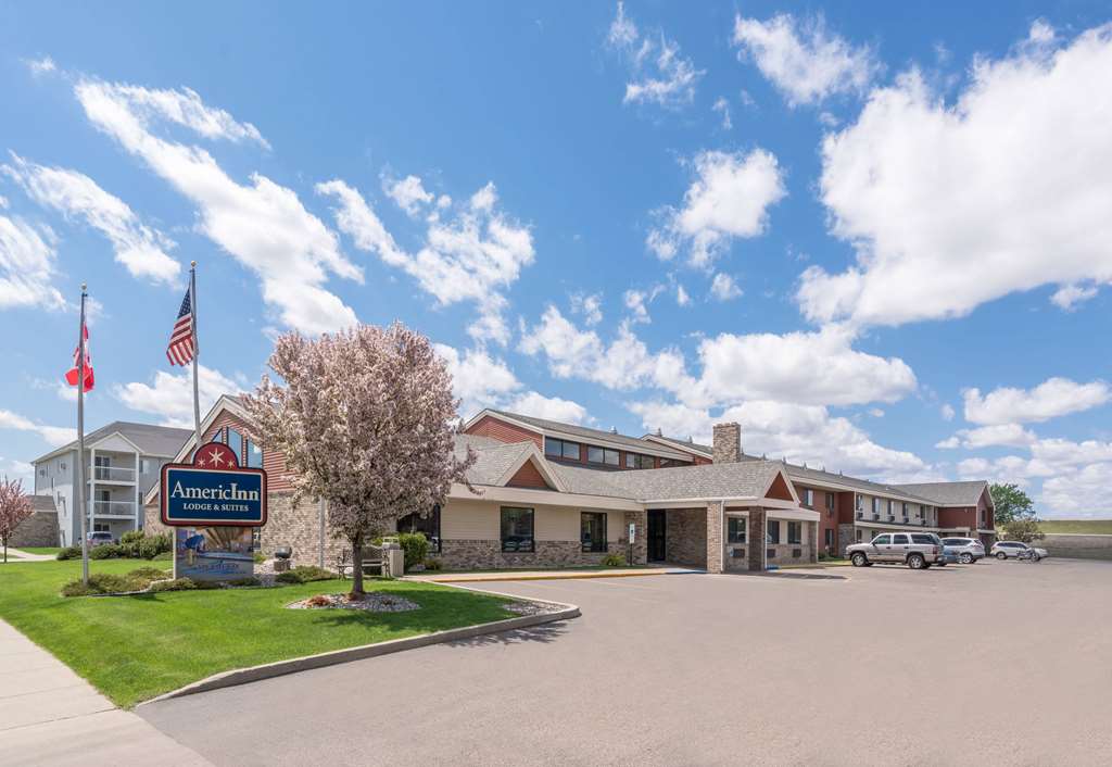 AmericInn by Wyndham Fargo West Acres - featured photo