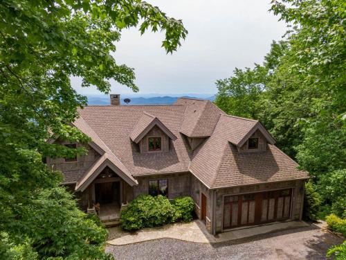 Skytop Retreat in Blowing Rock, United States