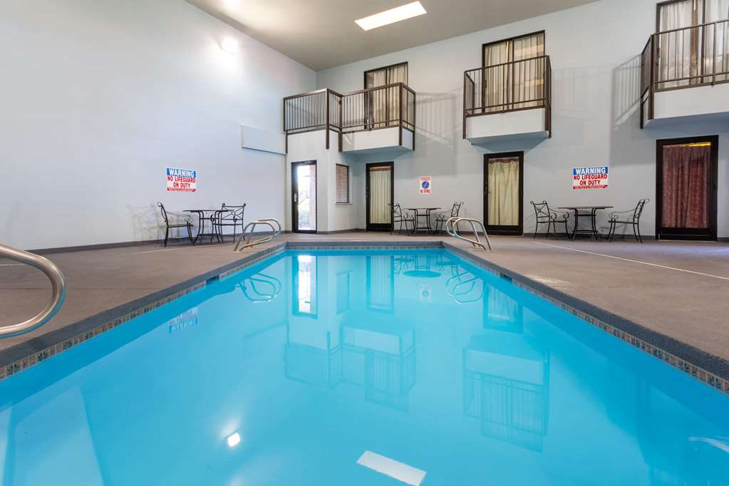Travelodge by Wyndham Albuquerque East - photo 11
