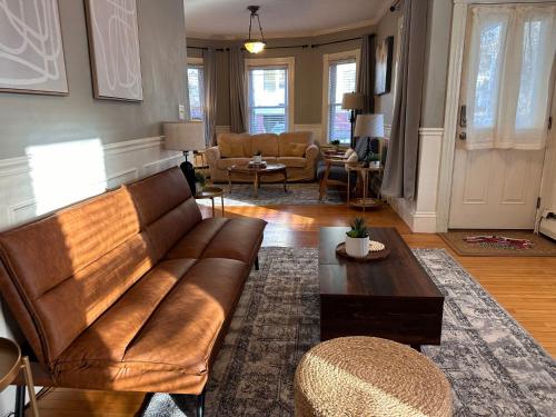 Large 4Bd 2Bath Victorian Home Near Downtown Worcester — Worcester — photo 5