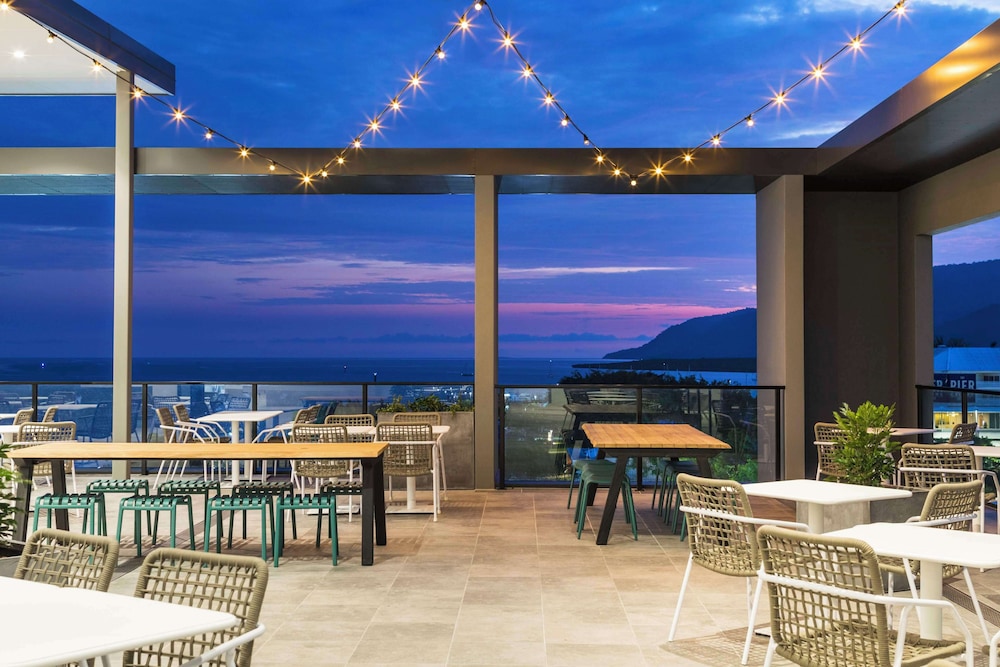 Oaks Cairns Hotel — 4-Star Luxury Hotel in Cairns, Australia