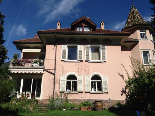 Apartments Villa Anita — 4-Star Luxury Hotel in Bolzano, Italy