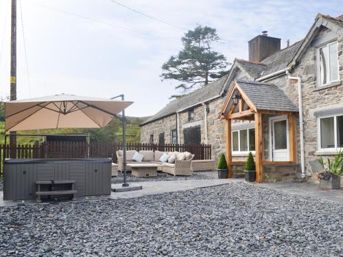 Tyddyn Eli - carbon neutral hotel in Llangwm