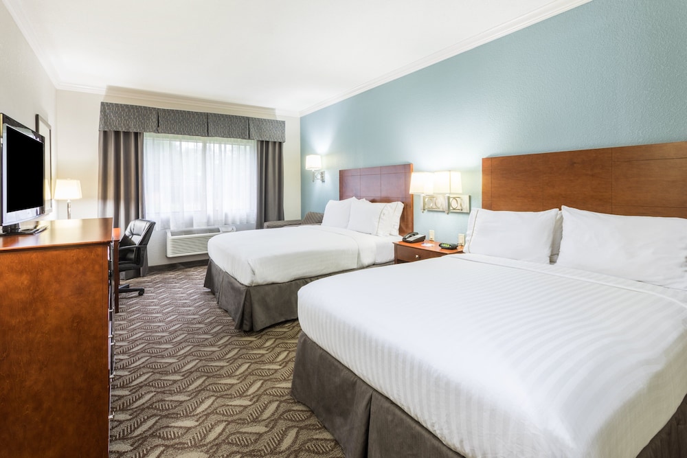 Holiday Inn Express Hotel & Suites Lake Charles by IHG - photo 8