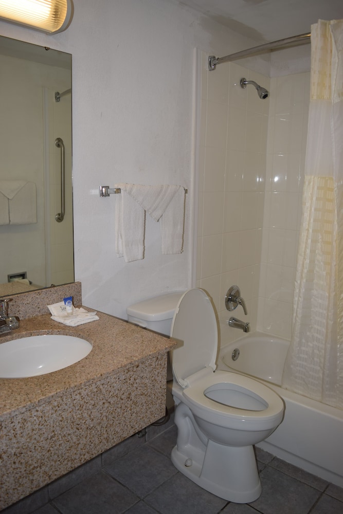 Americas Best Value Inn Jefferson City - photo 33