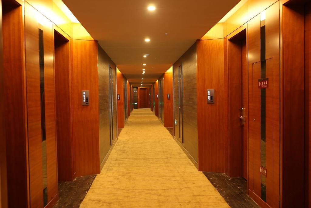 Yinhuang Holiday Hotel — Pitong