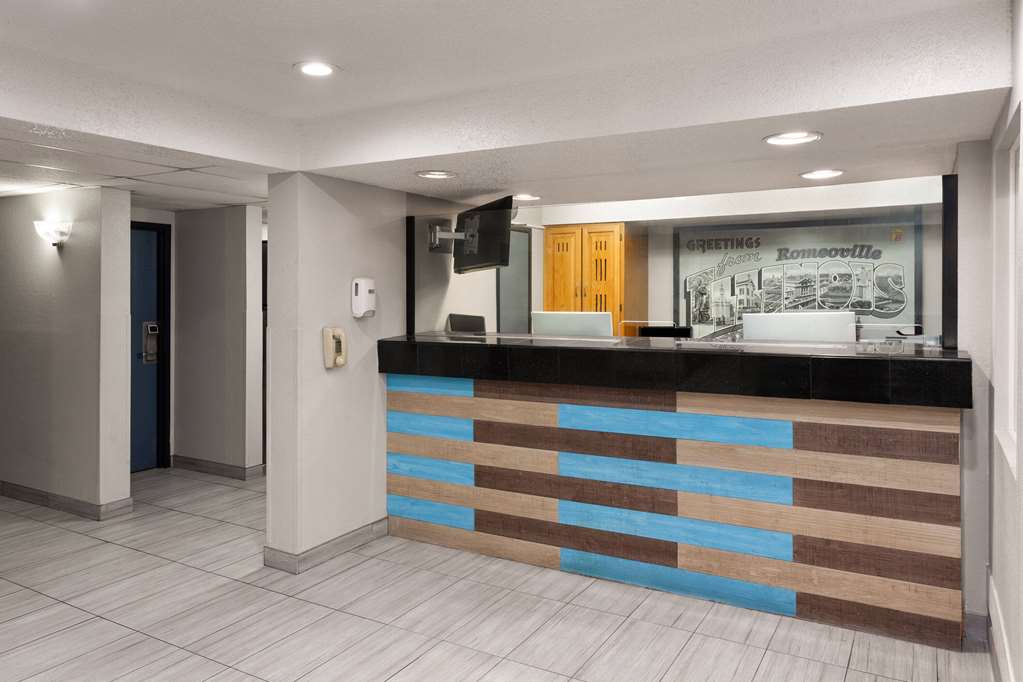 Super 8 by Wyndham Romeoville Bolingbrook - photo 7