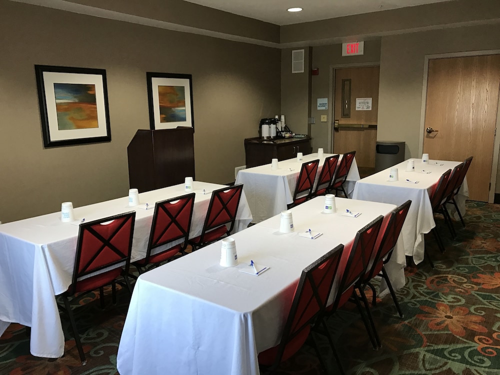 Holiday Inn Express Hotel & Suites St. Cloud by IHG - photo 48