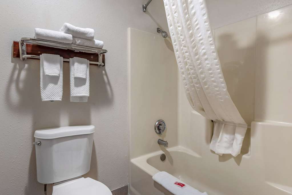Econo Lodge Portland Airport - photo 7
