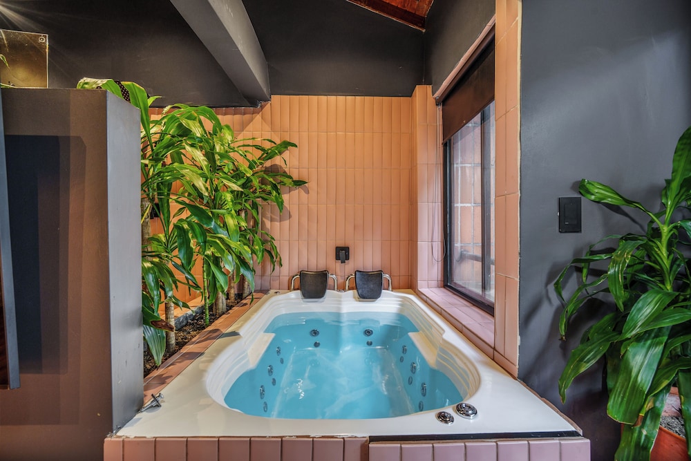 Lleras Vibex Party - last minute hotel in Medellin