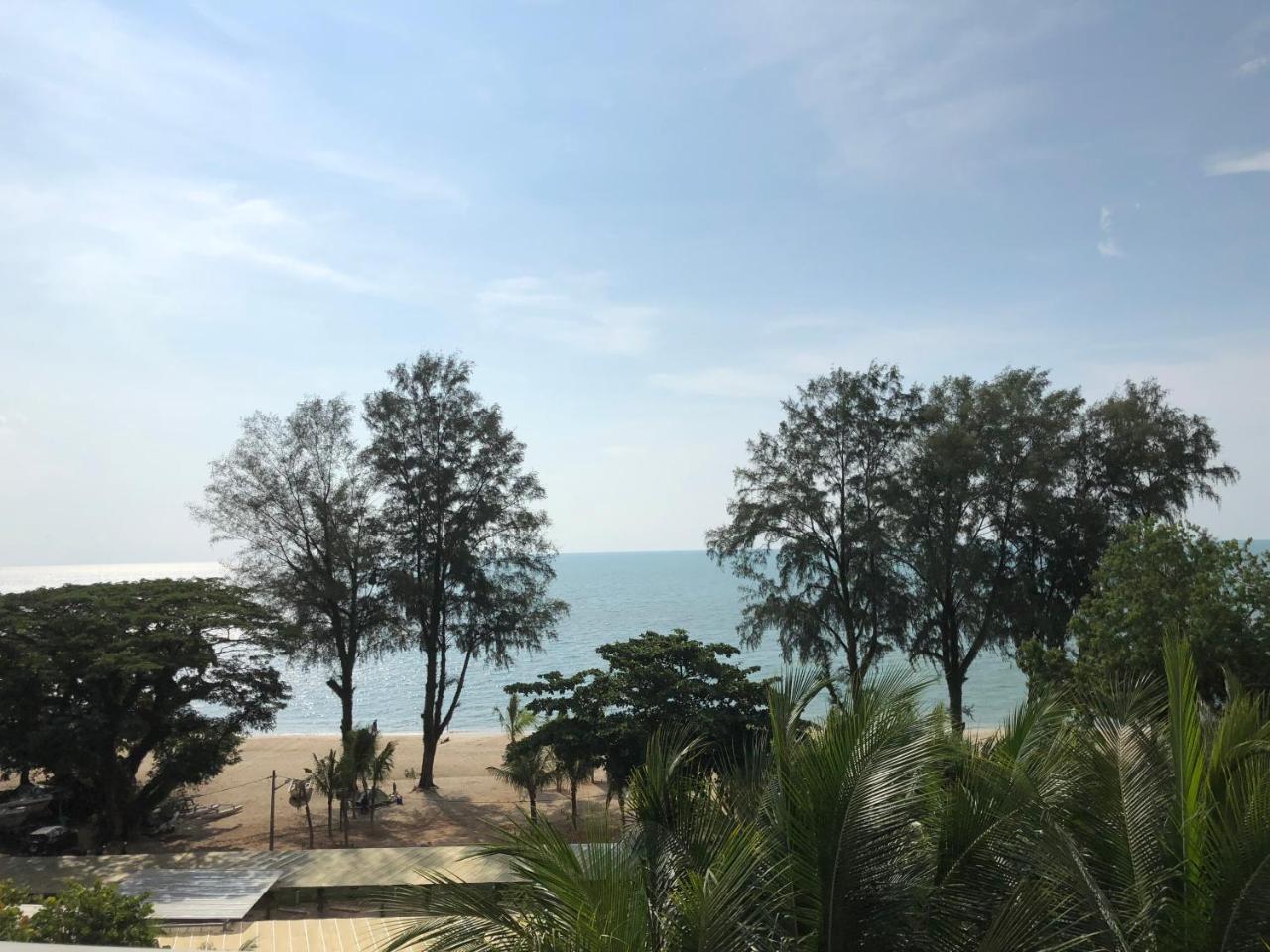 By The Sea@Direct Seaview level3A3A — 4-Star Luxury Hotel in Batu Feringgi, Malaysia