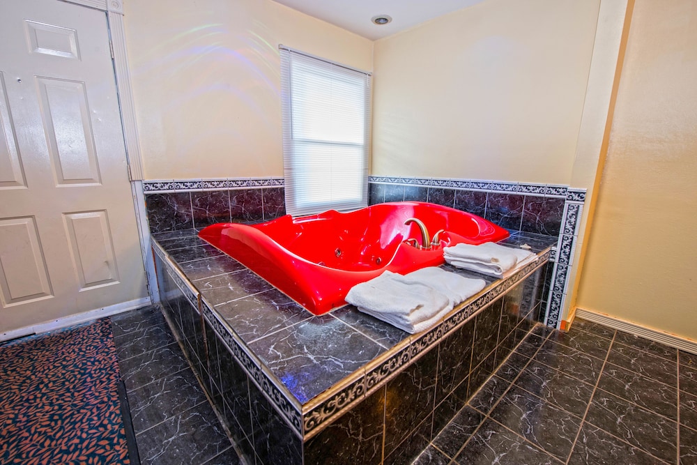 Presidential Inn & Suites - photo 23