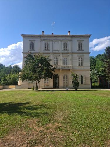 Villa Favorita — 4-Star Luxury Hotel in Bra, Italy