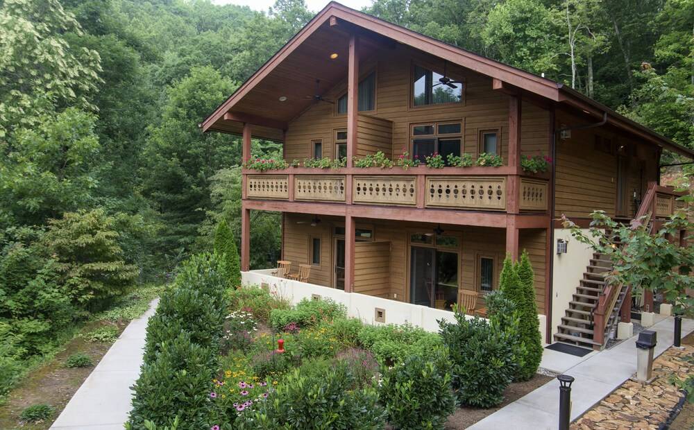 The Chalet Suites Boutique Hotel - featured photo