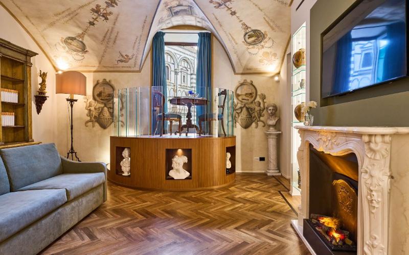 Duomo Luxury Florence Apartment — 4-Star Luxury Hotel in Florence, Italy