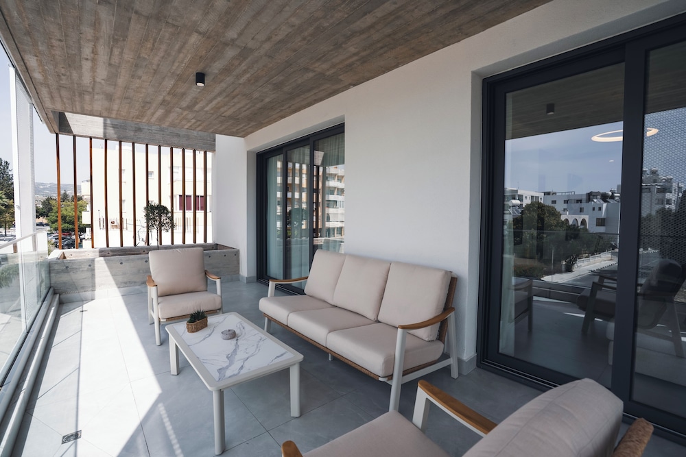 Mira Paphos 2bdr Apartment With Private Terrace