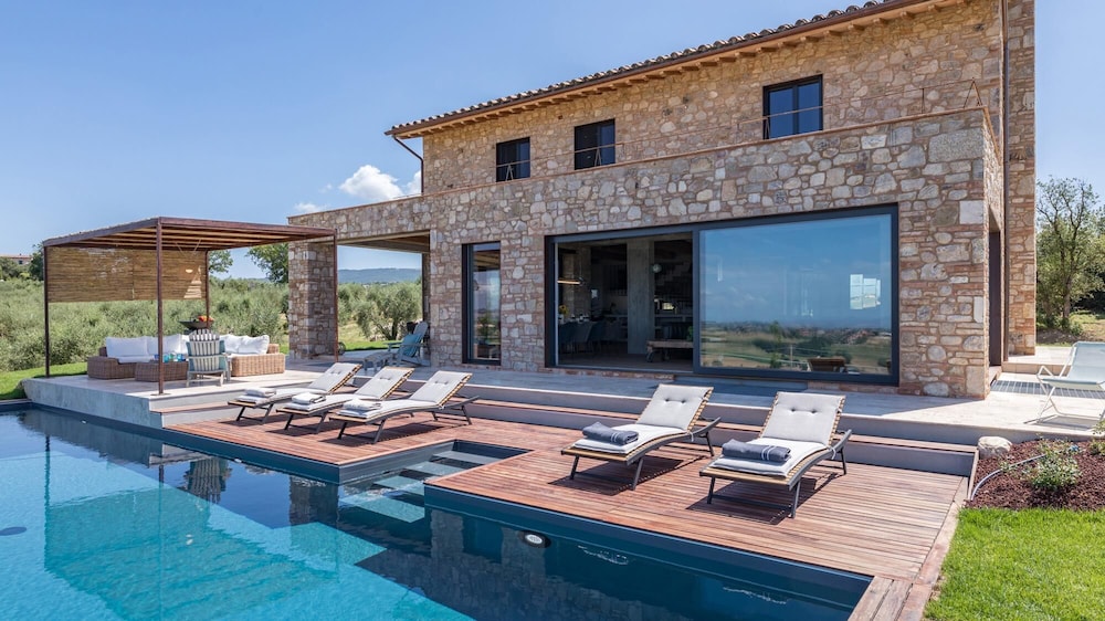 Casale the Place 6 4 Emma Villas — 4-Star Luxury Hotel in Todi, Italy