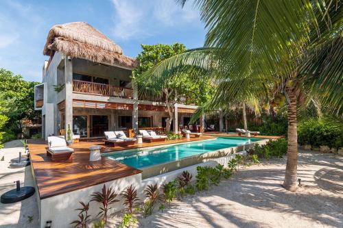 Beachfront Tankah 3 villa for 18 guests — 4-Star Luxury Hotel in Tulum, Mexico