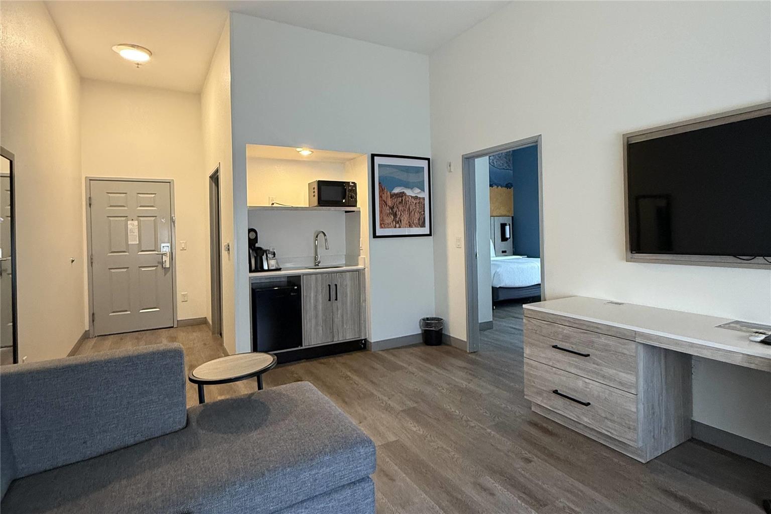 La Quinta Inn & Suites by Wyndham Albuquerque Midtown - photo 36