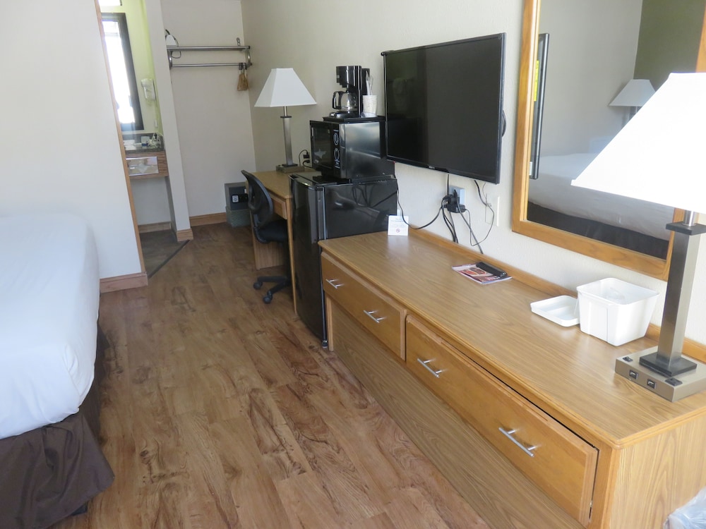 Baymont by Wyndham Fargo - photo 25