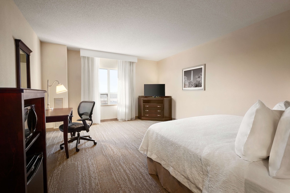 Hampton Inn & Suites Washington Dulles International Airport - photo 13