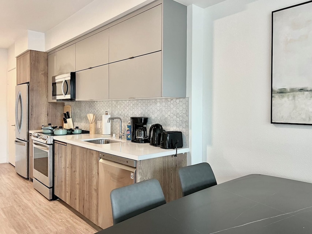 Chic Urban Retreat in Heart of LA - photo 19