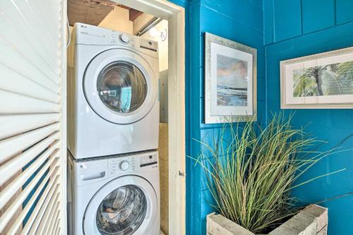 Ormond Beach Retreat Walk to Shore and Shops in Ormond Beach, United States