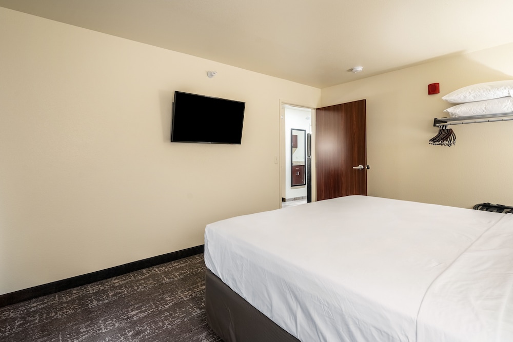 Cobblestone Hotel & Suites Cozad - photo 11