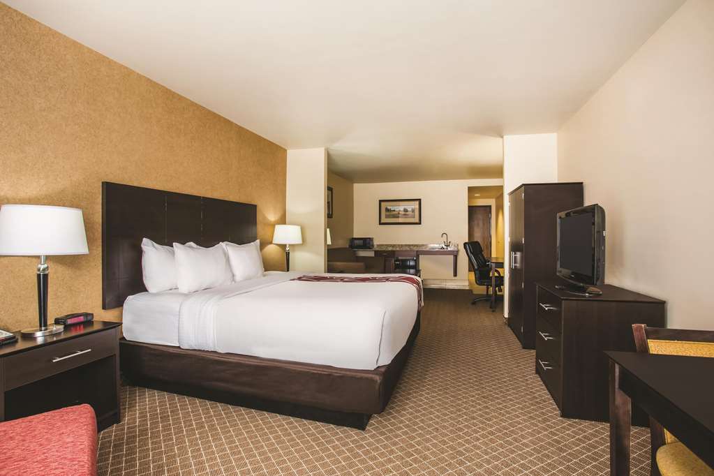 La Quinta Inn & Suites by Wyndham Ely - photo 11