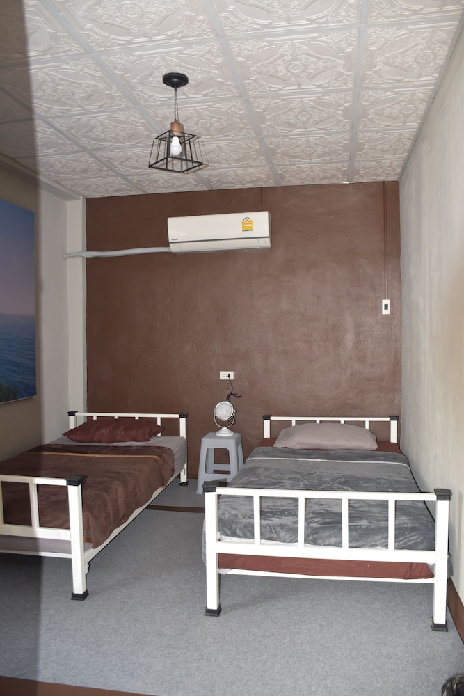 Empo Hostel at 30 Onnut