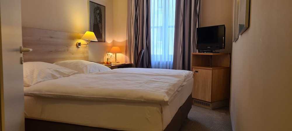 Hotel Garni Am Ellinger Tor — hotel in Weissenburg In Bayern