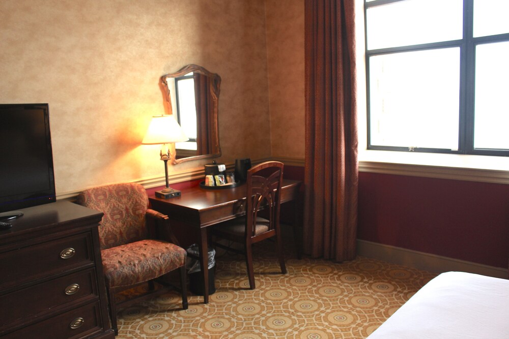 Roberts Riverwalk Urban Resort Hotel - photo 11