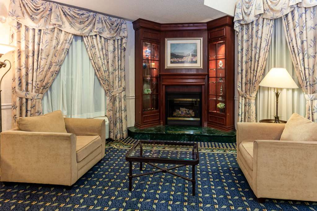 La Quinta Inn & Suites by Wyndham Milwaukee SW New Berlin - photo 4