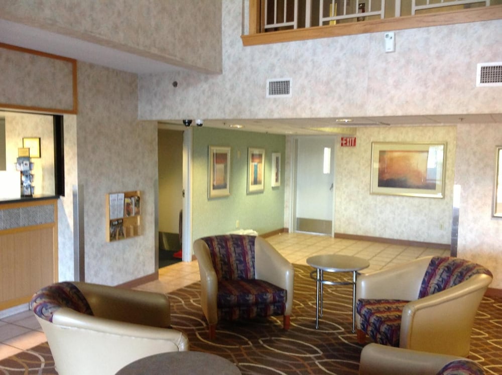 Plano Inn & Suites - photo 5